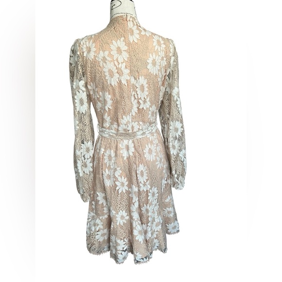 CUPSHE NWT Peach/Cream Floral Lace Faux Wrap size Large - Picture 4 of 11